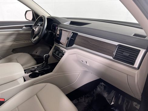 Used 2023 Volkswagen Atlas SE image 30