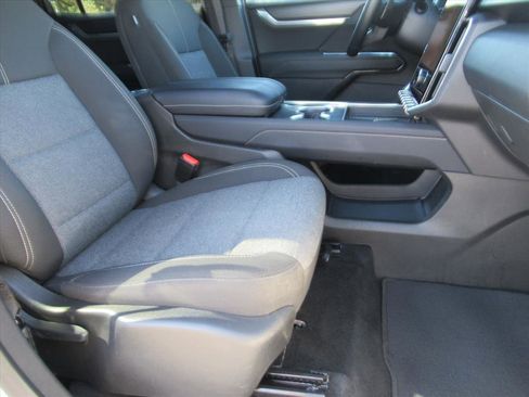 Used 2025 GMC Acadia Elevation image 9