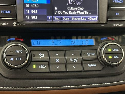 Used 2017 Toyota RAV4 SE image 19