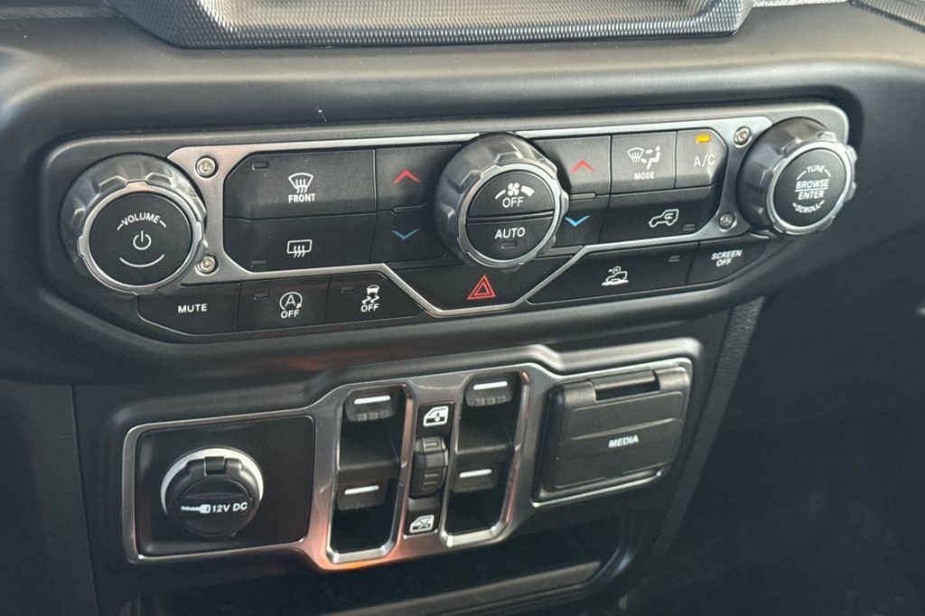 Used 2023 Jeep Wrangler Unlimited Sport AWD/4WD image 25