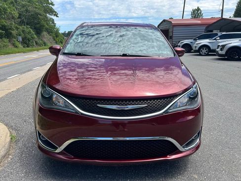 Used 2020 Chrysler Pacifica Touring FWD image 7