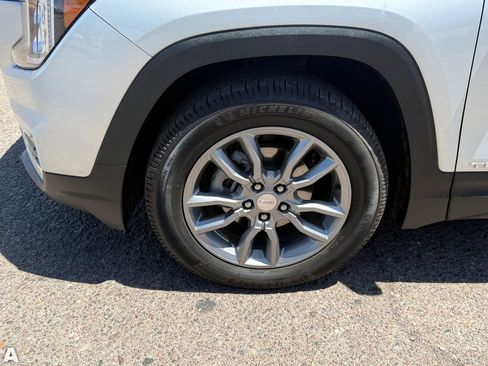 Used 2022 GMC Terrain SLT AWD/4WD image 10