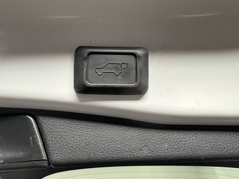 Used 2020 Toyota RAV4 XLE w/ Convenience Package image 29