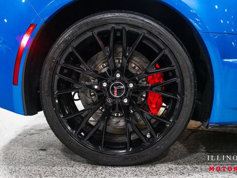 Used 2015 Chevrolet Corvette Z06 w/ 3LZ Preferred Equipment Group RWD image 11