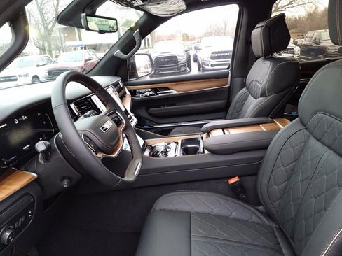 New 2024 Jeep Grand Wagoneer Series III image 8