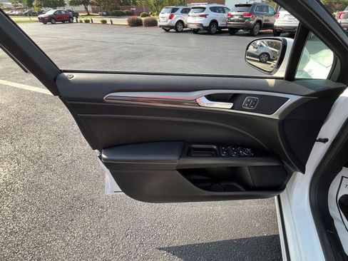Used 2017 Ford Fusion SE w/ Fusion SE Technology Package FWD image 30