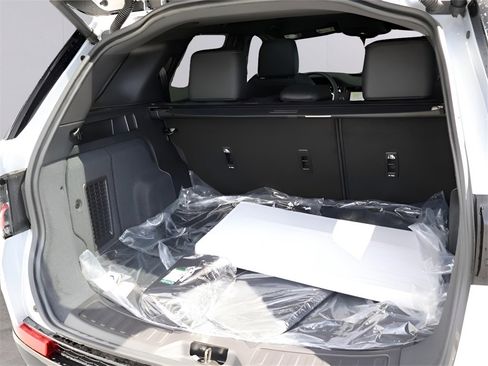 New 2025 Land Rover Discovery Sport Dynamic SE image 18