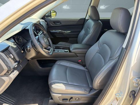 Used 2023 Nissan Pathfinder SV AWD/4WD image 5
