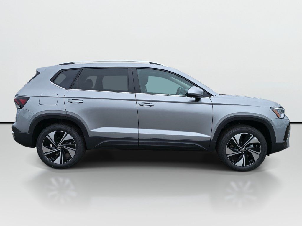 New 2026 Volkswagen Taos SE AWD/4WD image 2