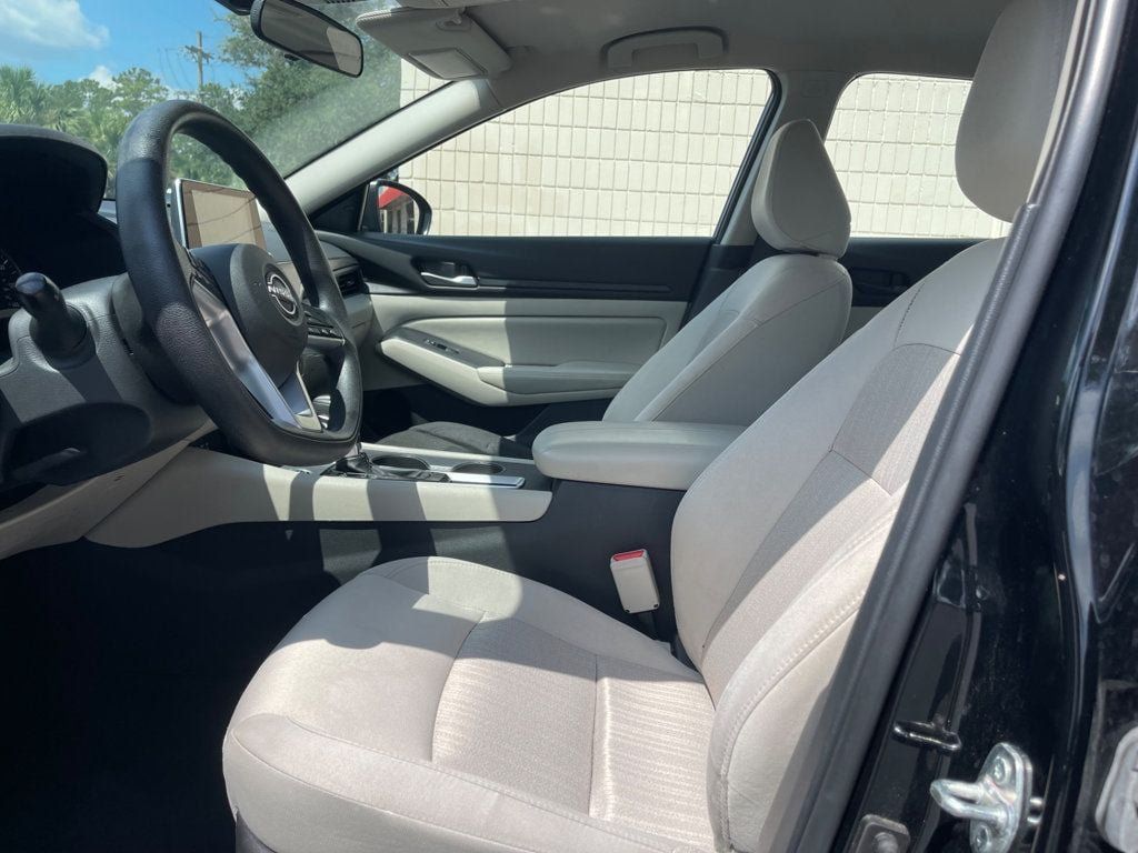 Used 2025 Nissan Altima 2.5 SV FWD image 11
