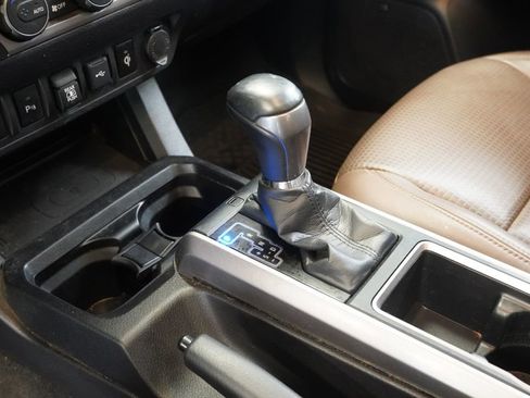Used 2021 Toyota Tacoma Limited AWD/4WD image 22