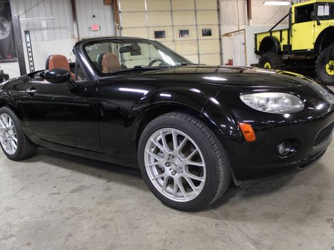 Used 2008 MAZDA MX-5 Miata Grand Touring w/ Premium Pkg image 26