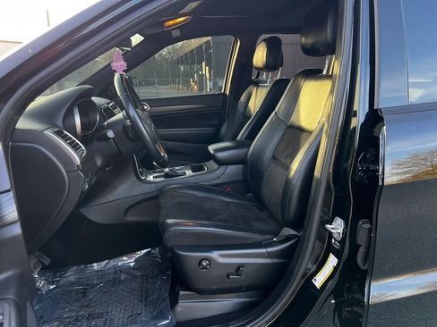 Used 2021 Jeep Grand Cherokee Laredo X image 9