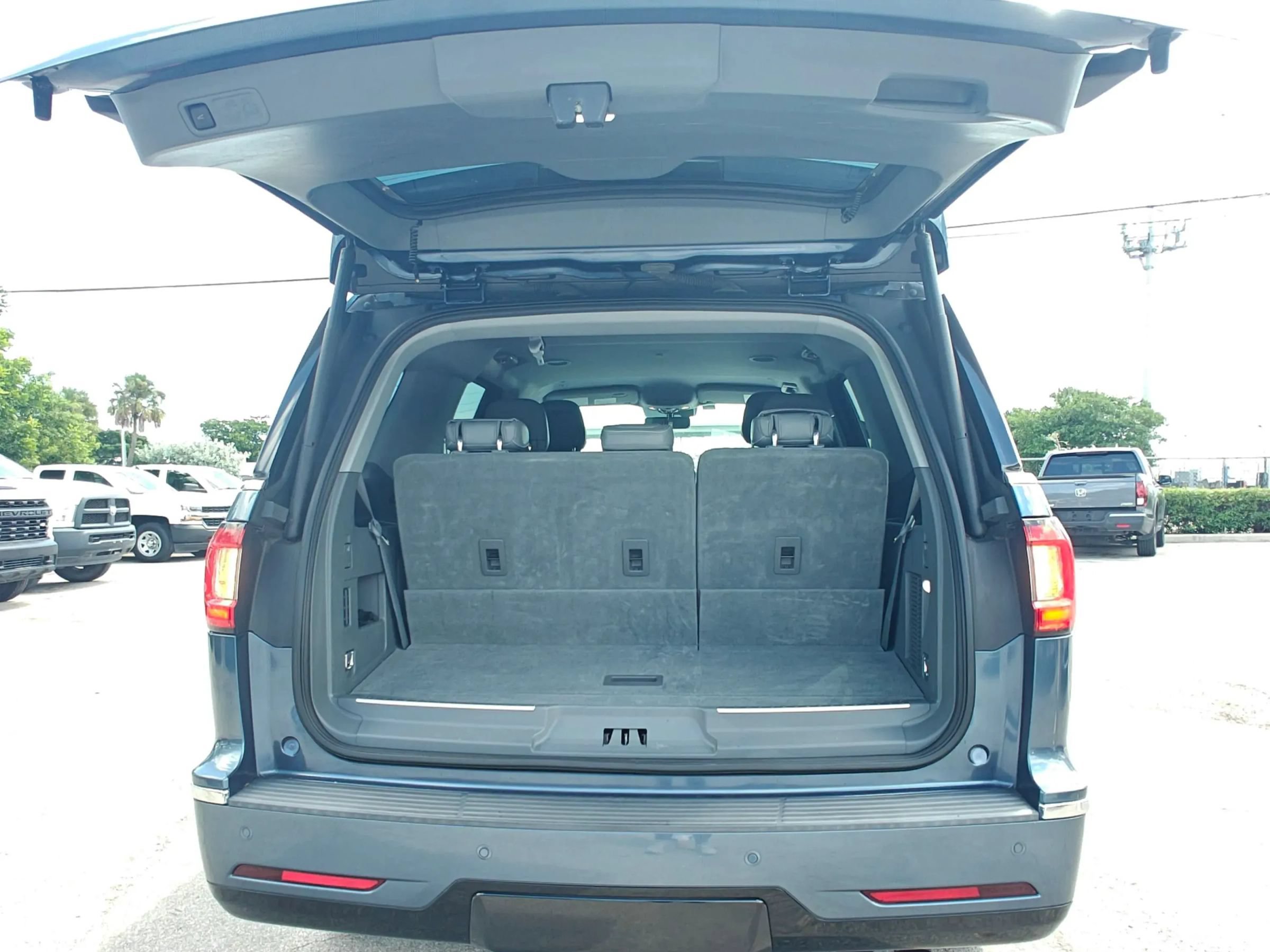 Used 2019 Lincoln Navigator Select RWD image 10