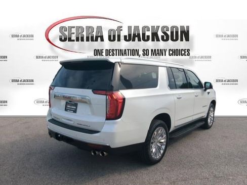 Used 2023 GMC Yukon XL Denali AWD/4WD image 9
