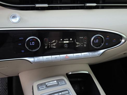 Used 2022 Genesis GV70 2.5T image 21
