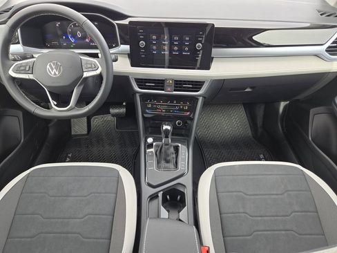 New 2026 Volkswagen Taos SE FWD image 20