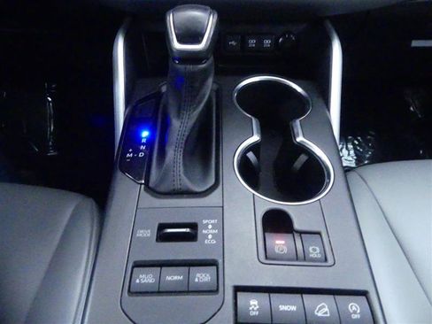 Used 2021 Toyota Highlander XLE AWD/4WD image 15