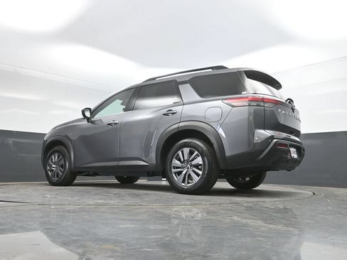 Used 2025 Nissan Pathfinder SV FWD image 37