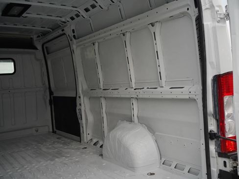 Used 2025 RAM ProMaster 3500 w/ Convenience Group FWD image 11