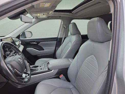 Used 2021 Toyota Highlander XLE image 14