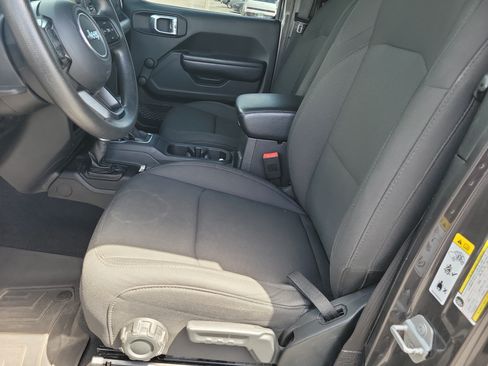 Used 2018 Jeep Wrangler Unlimited Sport AWD/4WD image 19