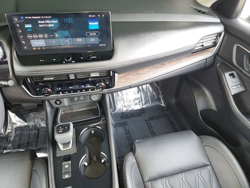 Certified 2024 Nissan Rogue Platinum FWD image 17