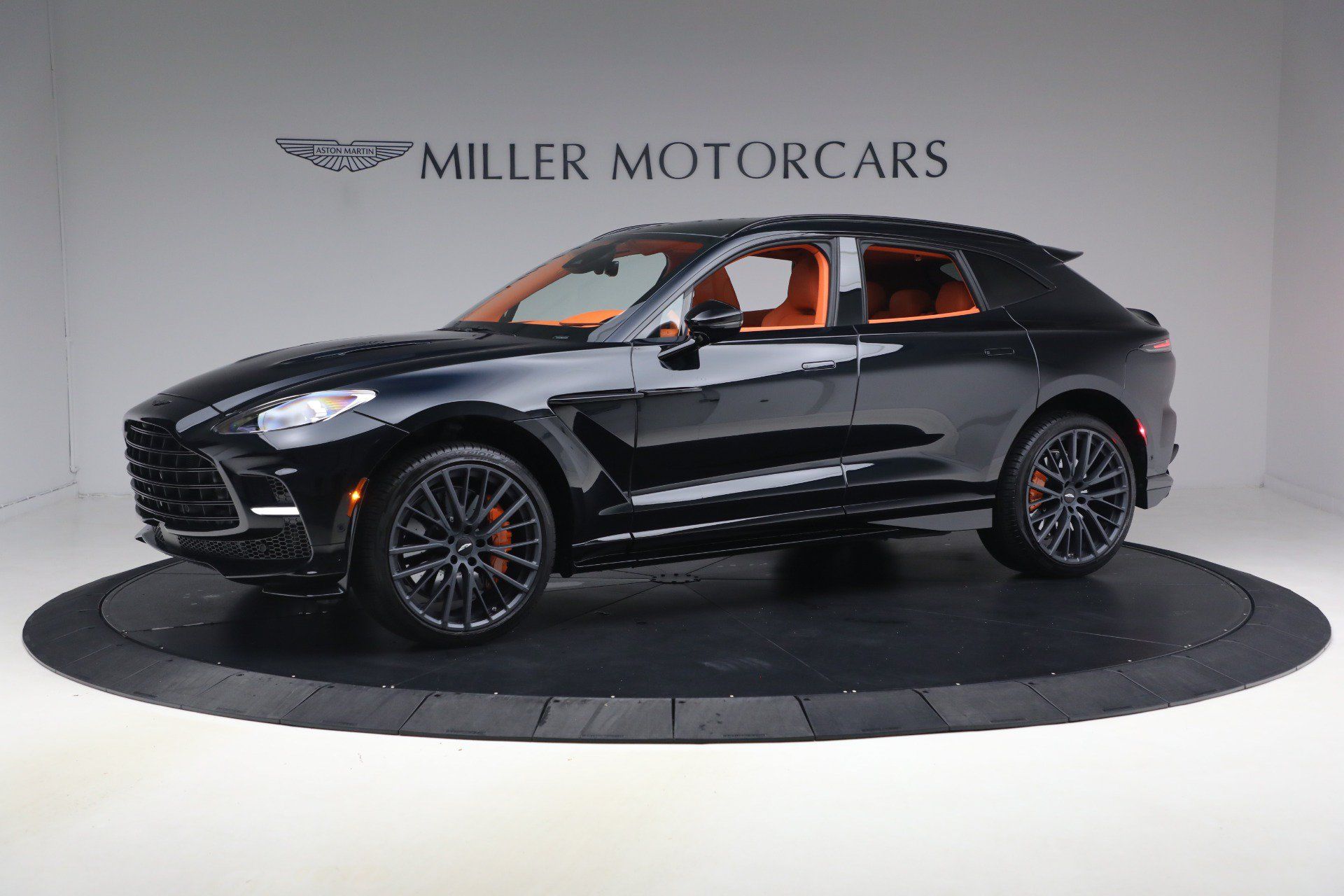 Used 2025 Aston Martin DBX 707 AWD/4WD image 2