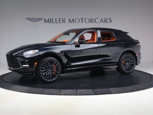Used 2025 Aston Martin DBX 707 AWD/4WD image 2