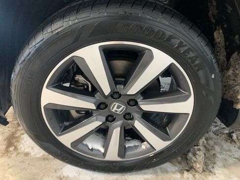 Used 2023 Honda Pilot Touring image 10