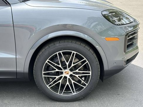 New 2026 Porsche Cayenne Coupe AWD/4WD image 9