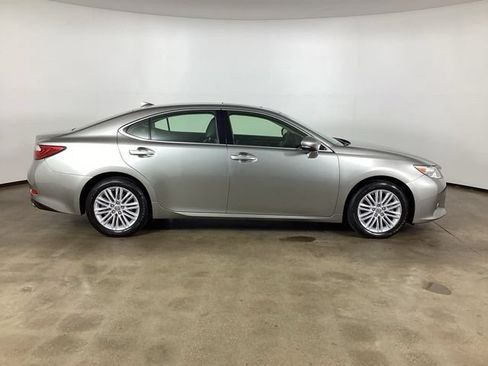 Used 2015 Lexus ES 350 w/ Luxury Package FWD image 4