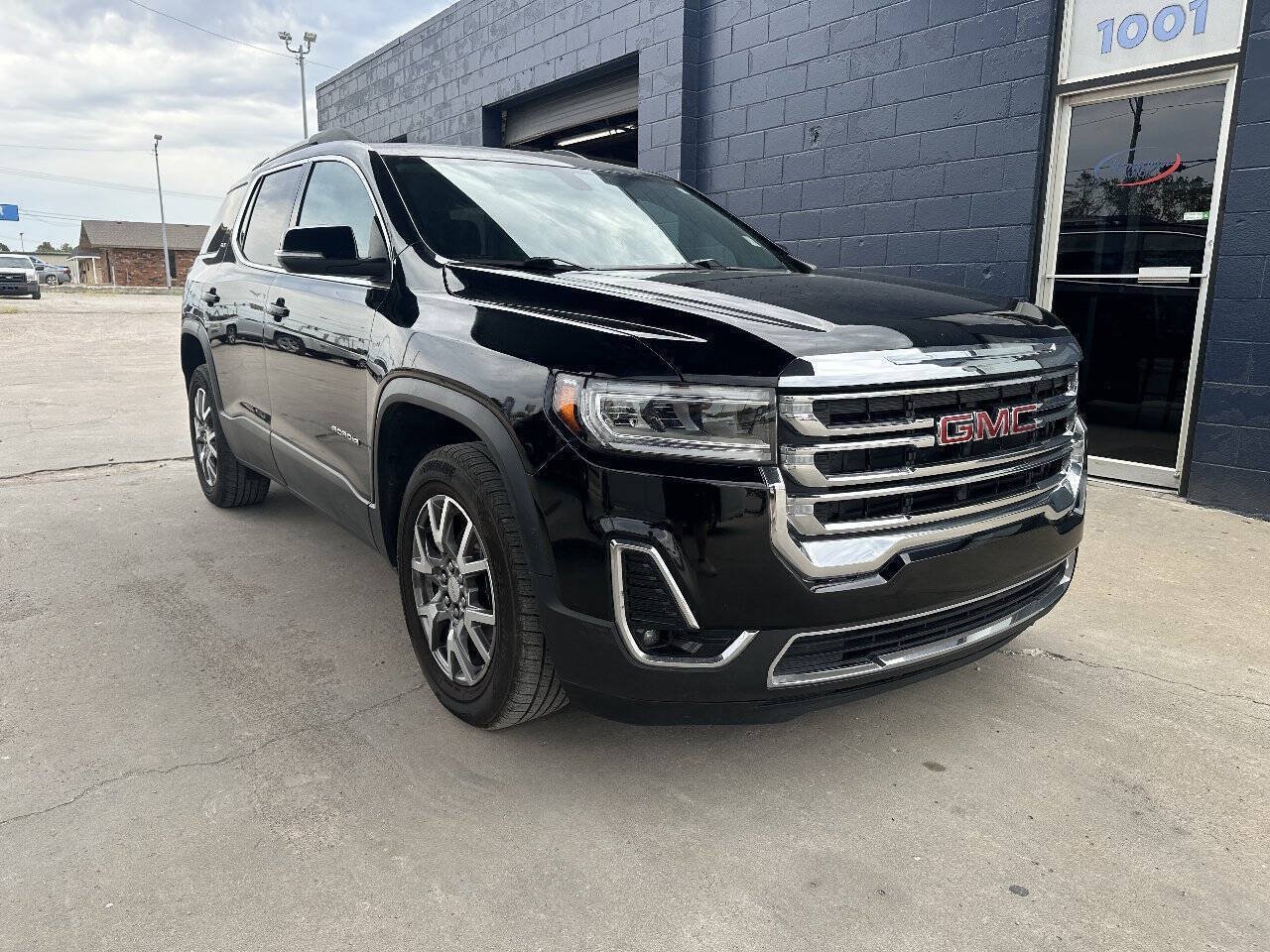 Used 2020 GMC Acadia SLT AWD/4WD image 2