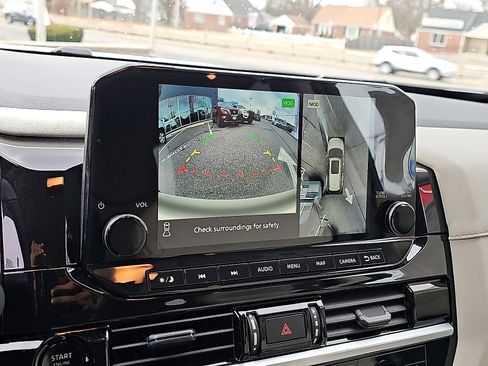 New 2025 Nissan Pathfinder SL image 13