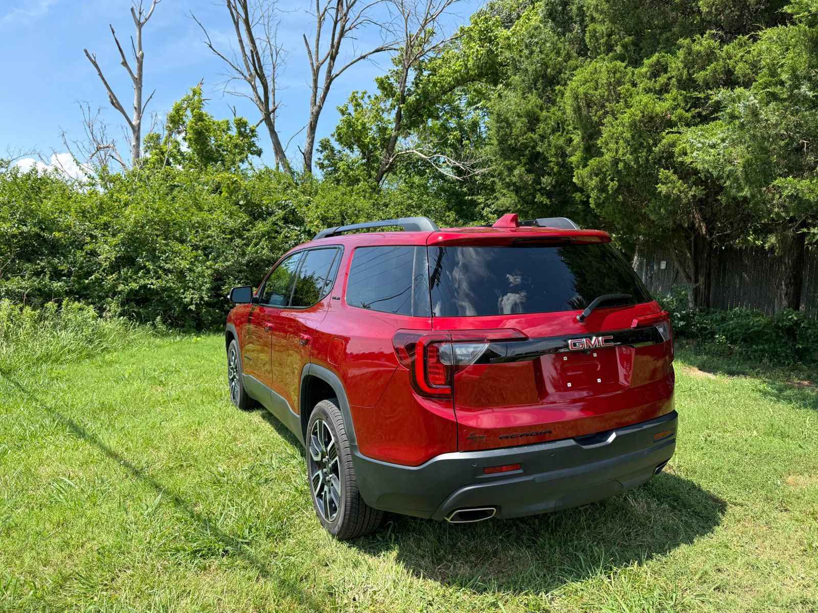 Used 2021 GMC Acadia SLE w/ Driver Convenience Package FWD image 4