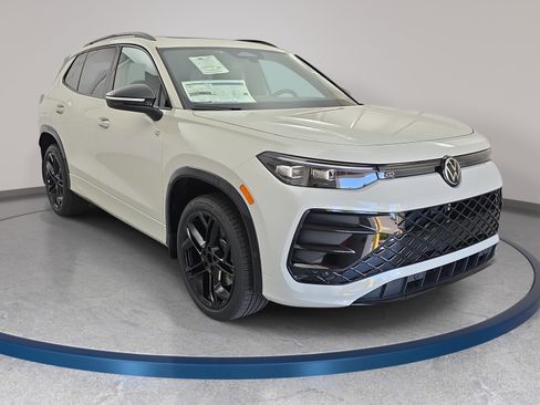 New 2026 Volkswagen Tiguan SE R-Line AWD/4WD image 3