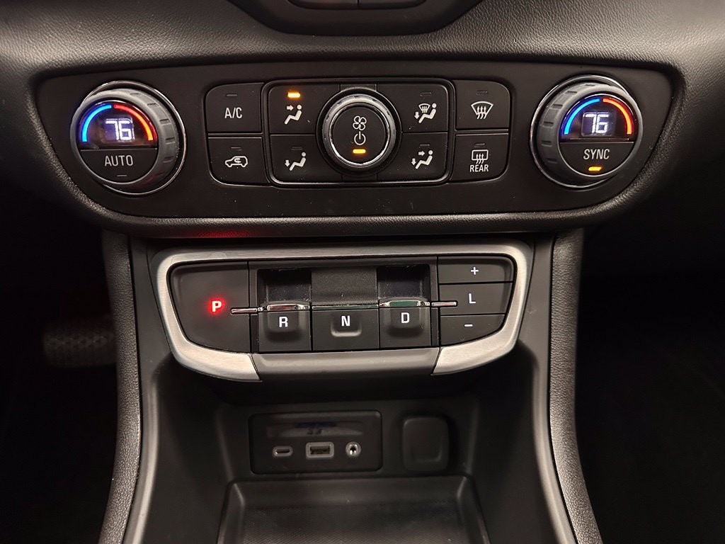 Used 2024 GMC Terrain SLT FWD image 9