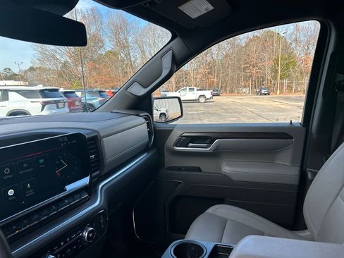 Used 2025 GMC Sierra 1500 SLT image 17