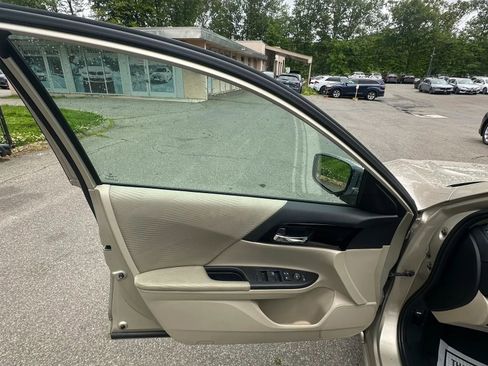 Used 2016 Honda Accord LX image 19