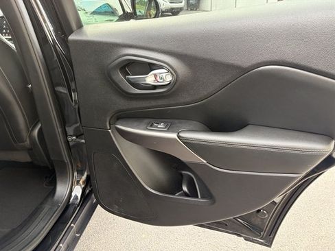 Used 2019 Jeep Cherokee Limited AWD/4WD image 45