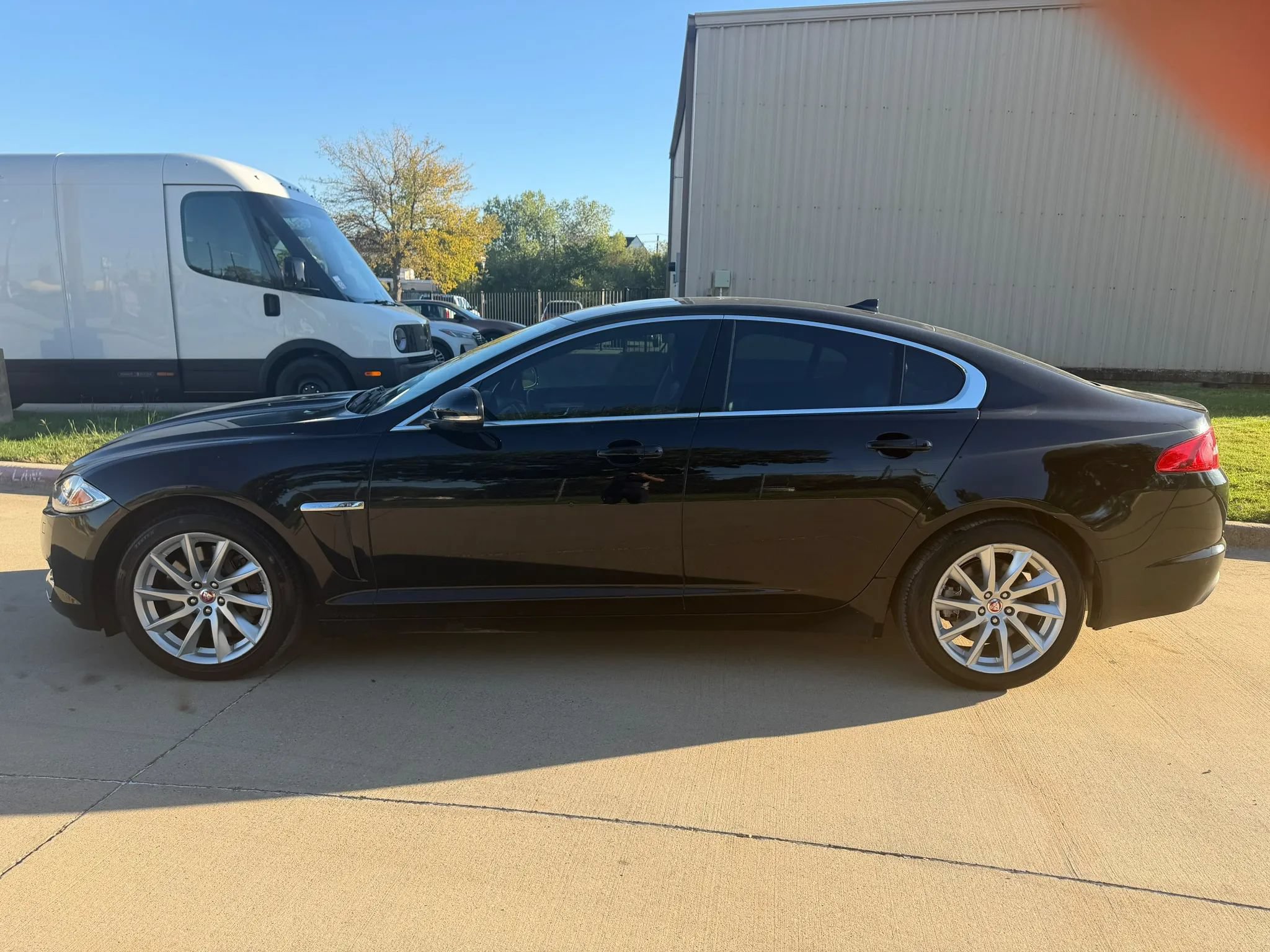 Used 2014 Jaguar XF RWD image 5