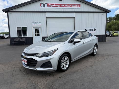 Used 2019 Chevrolet Cruze LT FWD image 1