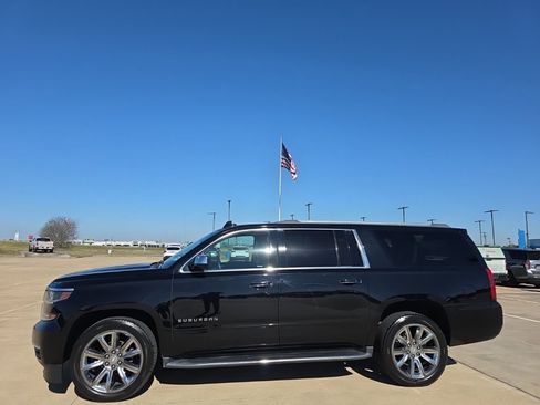Used 2018 Chevrolet Suburban Premier image 3