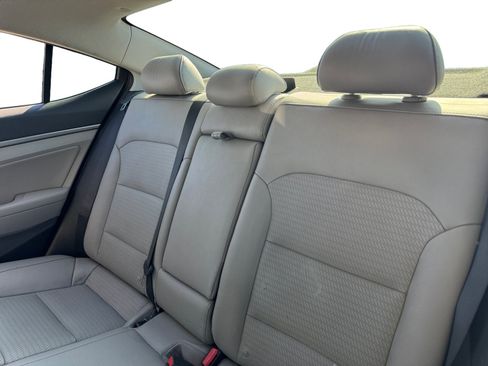 Used 2017 Hyundai Elantra Limited FWD image 13