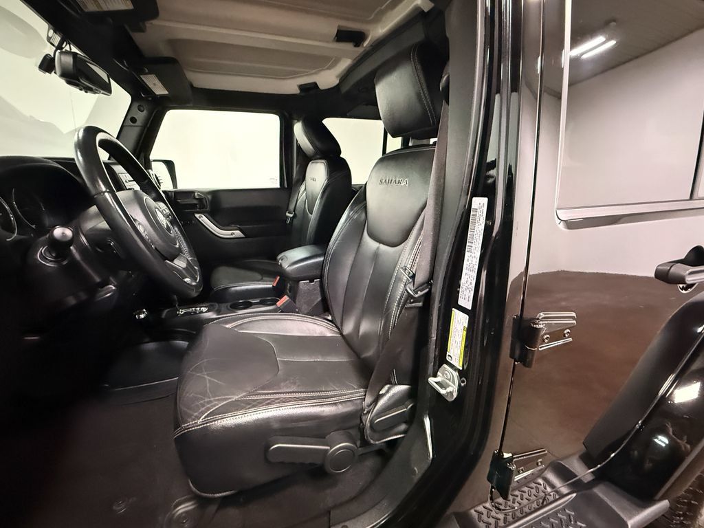 Used 2018 Jeep Wrangler Unlimited Sahara AWD/4WD image 12