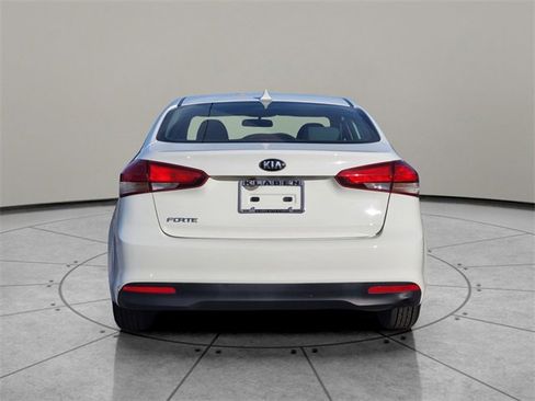 Used 2017 Kia Forte LX image 10