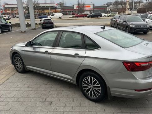 Used 2021 Volkswagen Jetta SE w/ SE Cold Weather Package image 13