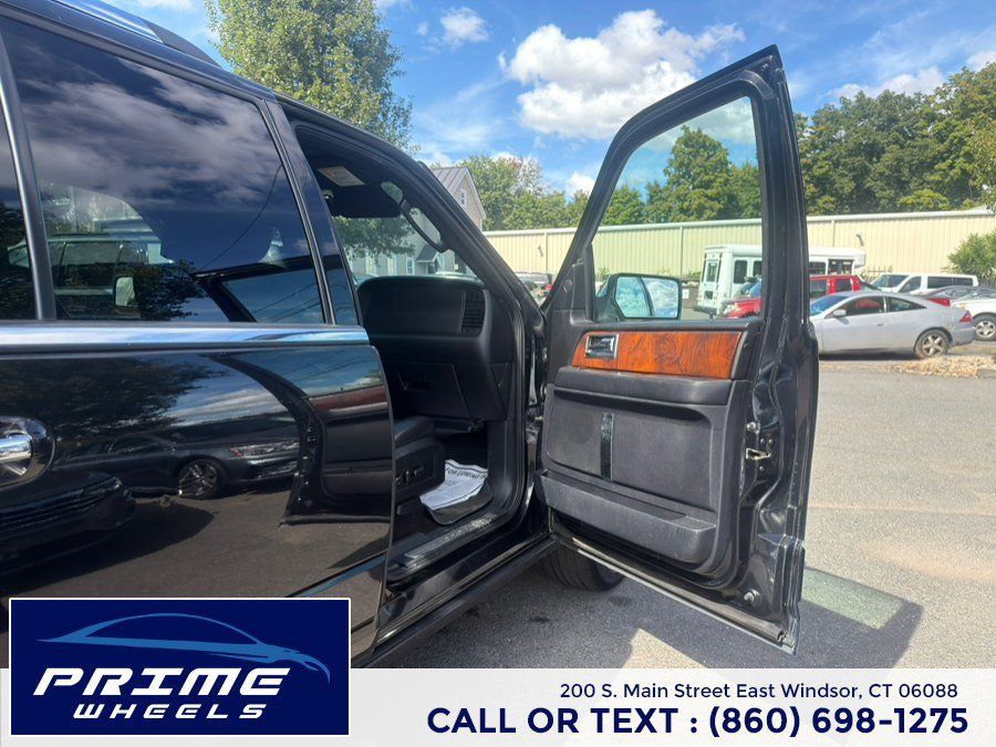Used 2015 Lincoln Navigator 2WD image 19