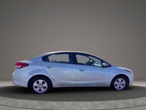 Used 2017 Kia Forte LX image 9