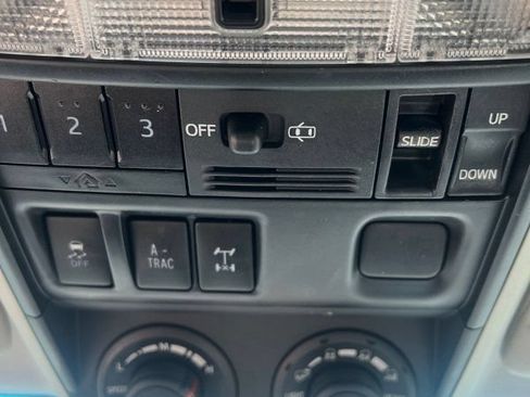 Used 2018 Toyota 4Runner TRD Off-Road Premium AWD/4WD image 20